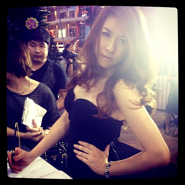 รวมเหล่าดารา 7 สี ร่วมเปิดร้าน Wine Society