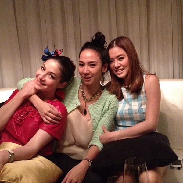 อั้ม กับก๊วนเพื่อน ในวันชิล ๆ ที่ร้านฟลุค เกริกพล