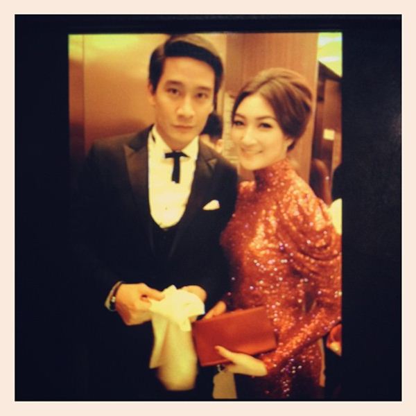 ป้อง-แพนเค้ก โกอินเตอร์ รับรางวัลจากเวที Huading 2012