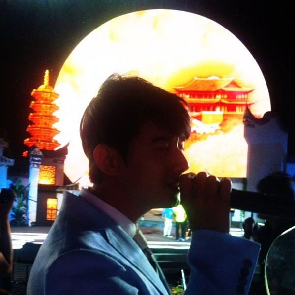 มาริโอ้ - พิช ประกบ Wonder Girls ในเมืองจีน