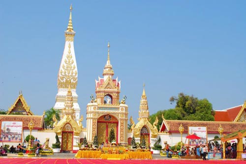 งานประเพณีแห่เทียนเข้าพรรษาอำเภอธาตุพนม