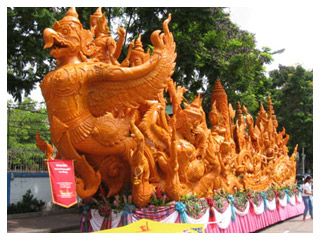 งานประเพณีแห่เทียนพรรษาอุบลราชธานี