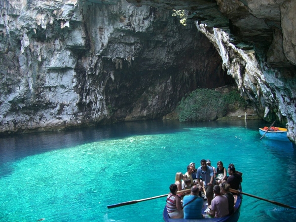 ถ้ำเมลิสซานี บนเกาะเซฟาโลเนีย ประเทศกรีซ 