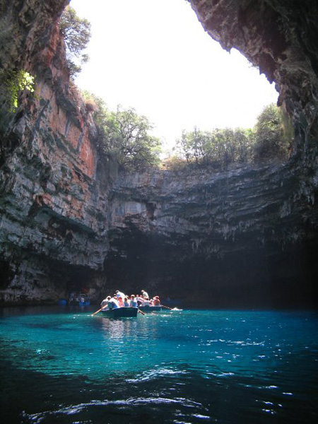 ถ้ำเมลิสซานี บนเกาะเซฟาโลเนีย ประเทศกรีซ 