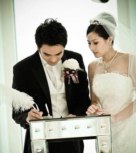 เต๊ะ ศตวรรษ แต่งงาน