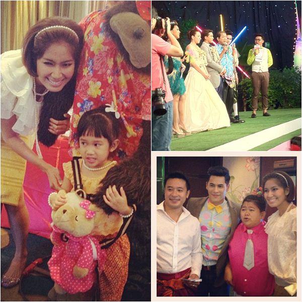 ภาพความประทับใจของงานแต่งป๋อ-เอ๋ ภาพความประทับใจของงานแต่งป๋อ-เอ๋ ภาพความประทับใจของงานแต่งป๋อ-เอ๋   เรียบเรียงข้อมูลโดยกระปุกดอทคอม ขอขอบคุณภาพประกอบจาก Instagram amy_klinpratoom, aey_pornthip, guitar_siripich, ken_phupoom, a_supachai1, rachwinwong, cheerny, aimeemorakot, oarkirati_69, yossiebistro, kaisamapol, art_phasut, fon_patcharin, namfonkullanut, somrakn, great_rider10, mattperanee, chompoopiya, benz_punyaporn, mayfuang, jeab_pijittra, pockjasmine, maewmakeup, beamkawee, buablink, tonirakkaen, tukky66, kootee, gracekanklao, yaimailovely, nophasitpep, mickbaromvudh, kongpiya, pooprissana, m_apinan, yimmy_kanpaak, tu_piyawadee, nuneworanuch, songkarntae, fai_arinrada_ , da_hathairat, mrthee             ยิ้มแก้มปริกันถ้วนหน้า สำหรับงานแต่งของคู่รักดาราอารมณ์ดีอย่าง ป๋อ ณัฐวุฒิ และ เอ๋ พรทิพย์ สกิดใจ ที่จัดขึ้นเมื่อวันศุกร์ที่ 18 พฤษภาคม 2555 ที่ผ่านมา กับบรรยากาศงานแต่งธีมงานวัด ที่ทั้งเก๋ แหวกแนว แต่แฝงไปด้วยความน่ารัก และเป็นกันเอง ดูแล้วอบอุ๊นอบอุ่นเป็นที่สุด             ถึงแม้ว่างานแต่งจะผ่านพ้นไปแล้ว แต่ความหวาน และความน่ารักของงานแต่งครั้งนี้ ก็ยังคงถูกกล่าวถึงเป็นอย่างมาก ก็แหม.. จัดงานได้น่ารัก น่าประทับใจอย่างนี้ บรรดาดารา และแขกผู้มีเกียรติที่ร่วมงาน ต่างก็ขอบันทึกภาพเก็บเอาไว้... งานนี้กระปุกดอทคอม จึงขออาสาไปรวบรวมภาพความประทับใจของงานแต่งป๋อ-เอ๋ จากอินสตาแกรมมาให้ได้ชมกันจ้า บรรยากาศจะสนุกสนานแค่ไหน ไปชมกันเลย ^ ^   ภาพความประทับใจของงานแต่งป๋อ-เอ๋ ภาพความประทับใจของงานแต่งป๋อ-เอ๋ ภาพความประทับใจของงานแต่งป๋อ-เอ๋ ภาพความประทับใจของงานแต่งป๋อ-เอ๋ ภาพความประทับใจของงานแต่งป๋อ-เอ๋ ภาพความประทับใจของงานแต่งป๋อ-เอ๋ ภาพความประทับใจของงานแต่งป๋อ-เอ๋ ภาพความประทับใจของงานแต่งป๋อ-เอ๋ ภาพความประทับใจของงานแต่งป๋อ-เอ๋ ภาพความประทับใจของงานแต่งป๋อ-เอ๋ ภาพความประทับใจของงานแต่งป๋อ-เอ๋ ภาพความประทับใจของงานแต่งป๋อ-เอ๋ ภาพความประทับใจของงานแต่งป๋อ-เอ๋ ภาพความประทับใจของงานแต่งป๋อ-เอ๋ ภาพความประทับใจของงานแต่งป๋อ-เอ๋    ภาพความประทับใจของงานแต่งป๋อ-เอ๋