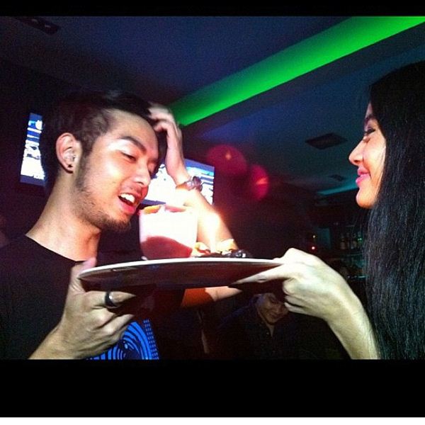  กวาง เอบี นอร์มอล กับแฟนสาวลูกครึ่ง