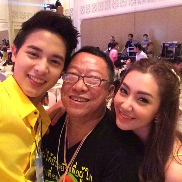 งานครอบครัวละคร ช่อง 3 ธีมปาร์ตี้เรืองแสง แรงสูง ซุปตาร์คับคั่ง