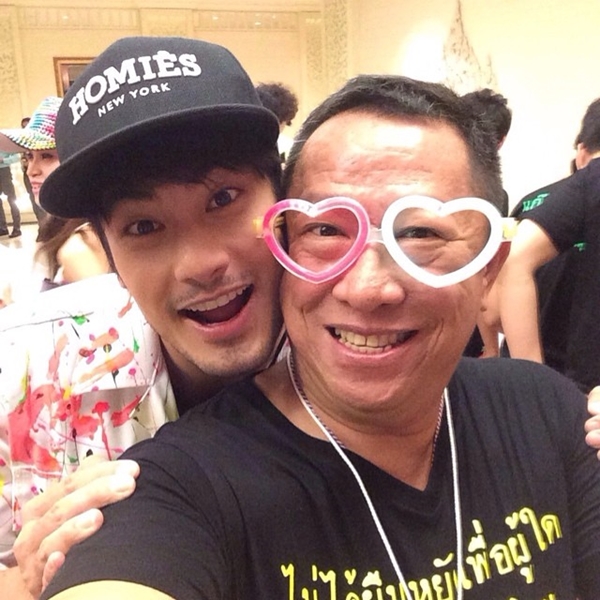 งานครอบครัวละคร ช่อง 3 ธีมปาร์ตี้เรืองแสง แรงสูง ซุปตาร์คับคั่ง