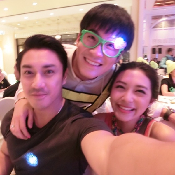 งานครอบครัวละคร ช่อง 3 ธีมปาร์ตี้เรืองแสง แรงสูง ซุปตาร์คับคั่ง