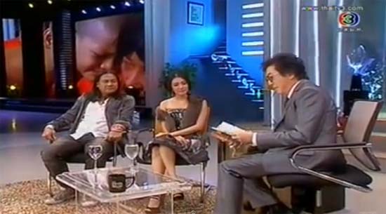 ตีสิบ 26 พ.ย. 56 พูดคุยกับ ลำยอง-วันเฉลิม และผู้กำกับ ทองเนื้อเก้า