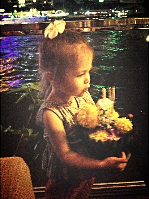 ดาราลอยกระทง 2556