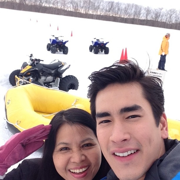 ณเดชน์ ควง แม่แก้ว ลุยหิมะที่ ฮอกไกโด