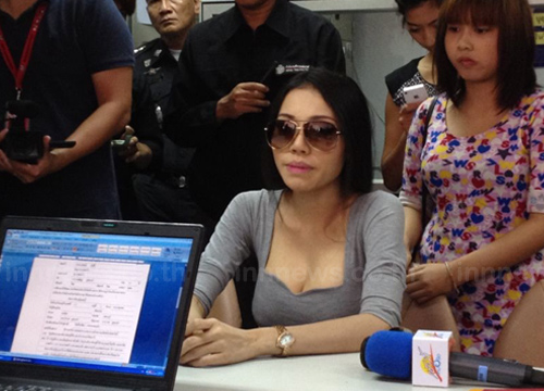 เอมมี่ Maxim โต้อยากดัง เผยแม่ ฮาเวิร์ด โทรขอเคลียร์