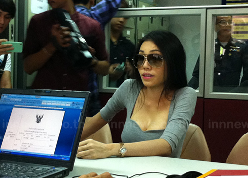 เอมมี่ Maxim โต้อยากดัง เผยแม่ ฮาเวิร์ด โทรขอเคลียร์