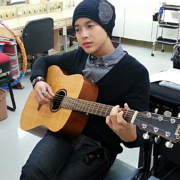 เจมส์ จิรายุ เรื่องเล่าเช้านี้ โชว์ดีดกีตาร์ น่ารักเว่อร์