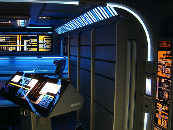 แฟนพันธุ์แท้แต่งอพาร์ทเม้นท์เลียนแบบหนัง Star Trek