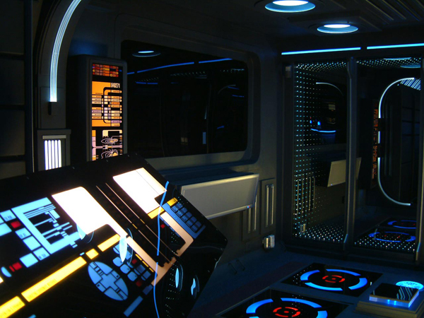 แฟนพันธุ์แท้แต่งอพาร์ทเม้นท์เลียนแบบหนัง Star Trek