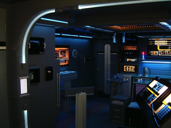 แฟนพันธุ์แท้แต่งอพาร์ทเม้นท์เลียนแบบหนัง Star Trek