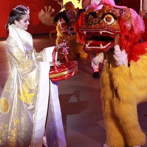 ชมภาพ ณเดชน์ ญาญ่า ในชุดหงส์-มังกร คู่บุญบารมี รับตรุษจีน