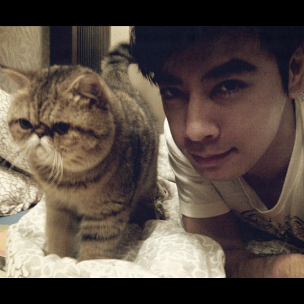  วันสบาย ๆ ของ ออย ธนา กับแก๊งแมวเหมียว น่ารักอ่ะ!