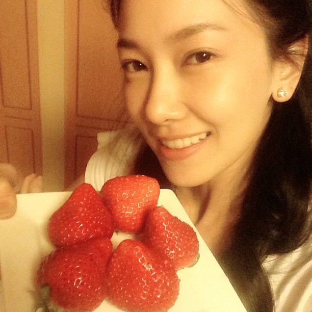 ใจเด็ด! นุ่น วรนุช นอนหนุนหลังเสือโคร่ง