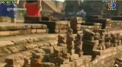 นักท่องเที่ยวแห่ตั้งกองอิฐรอบวัดอยุธยา เชื่อทำให้ชีวิตรุ่ง