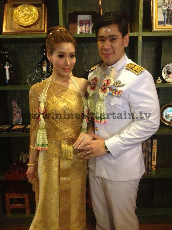 ชื่นมื่น งานแต่ง เอิร์น จิรวรรณ - ดราฟ ดวงฤทธิ์ สินสอดหลายสิบล้าน