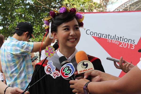 เต้ย จรินทร์พร รับปริญญา