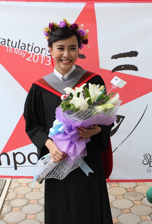 เต้ย จรินทร์พร รับปริญญา