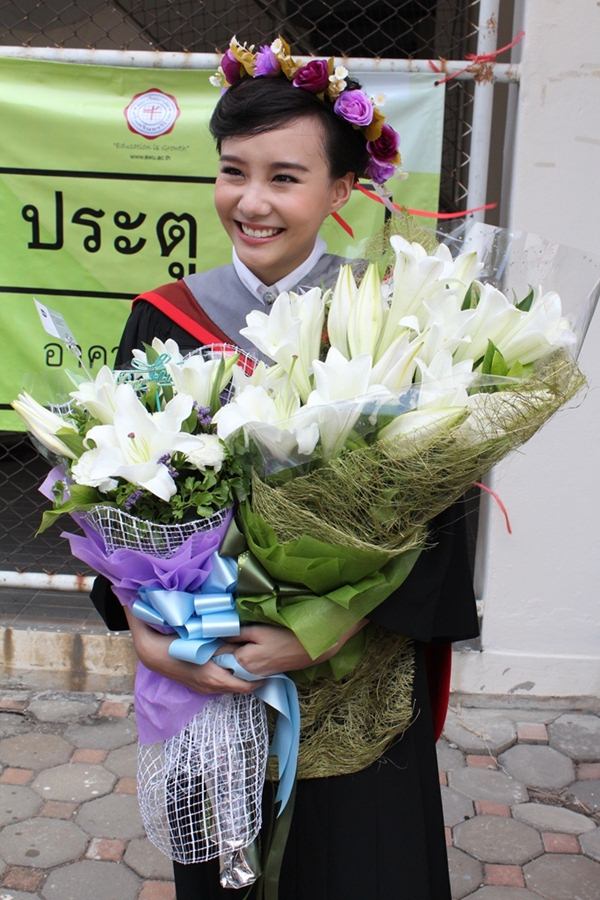เต้ย จรินทร์พร รับปริญญา