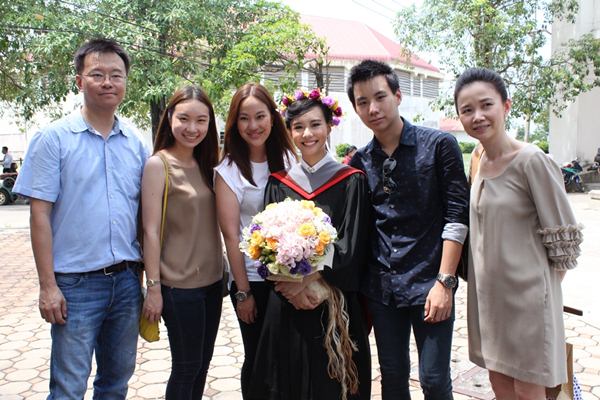 เต้ย จรินทร์พร รับปริญญา