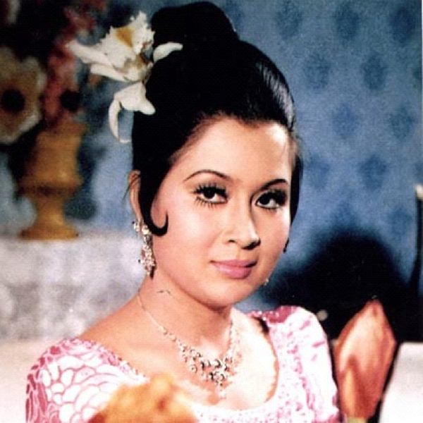 เพชรา เชาวราษฎร์ 