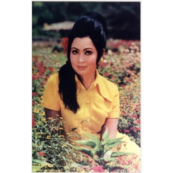 เพชรา เชาวราษฎร์ 