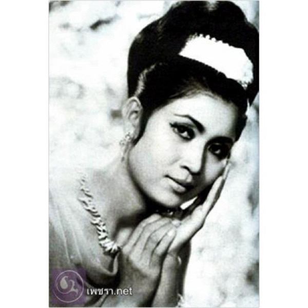 เพชรา เชาวราษฎร์ 