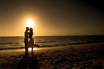 ไอเดียป้องกันตั้งครรภ์ในวัยรุ่น ของ สธ. แจกถุงยาง – คุมกำเนิด