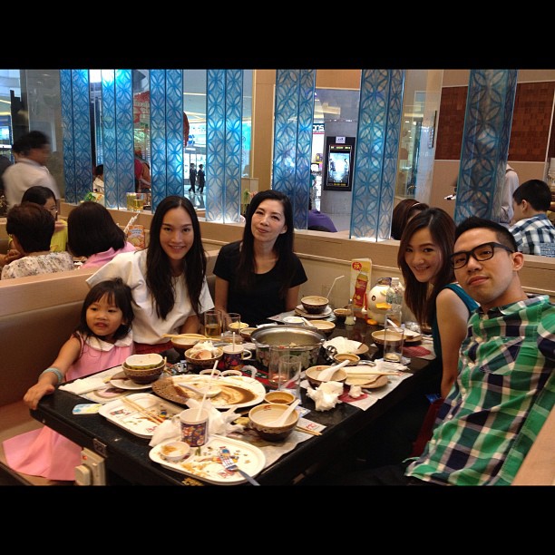 ตุ๊ก ชนกวนันท์ พร้อมคุณแม่ ลูก และน้อง 