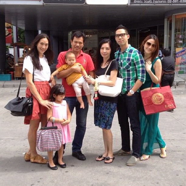 ตุ๊ก ชนกวนันท์ พร้อมครอบครัว