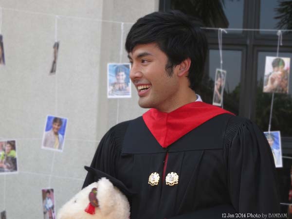 บอม ธนิน รับปริญญา