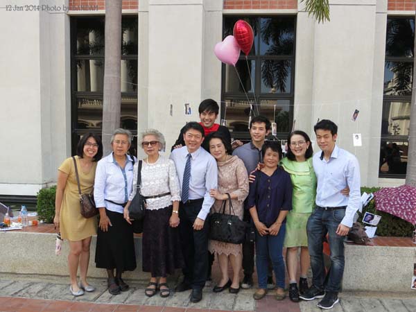 บอม ธนิน รับปริญญา 