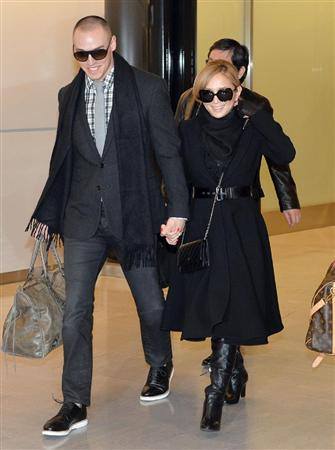 อายูมิ ฮามาซากิ หมั้นหนุ่มนักเรียนแพทย์ อายุห่าง 10 ปี