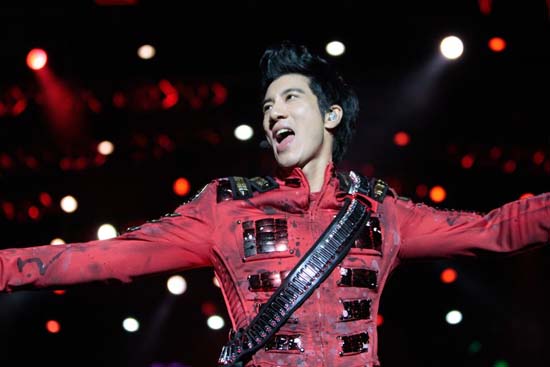 หวังลี่หง ซุ่มจดทะเบียนในนิวยอร์ก ปัดข่าวแฟนท้องก่อนแต่ง 