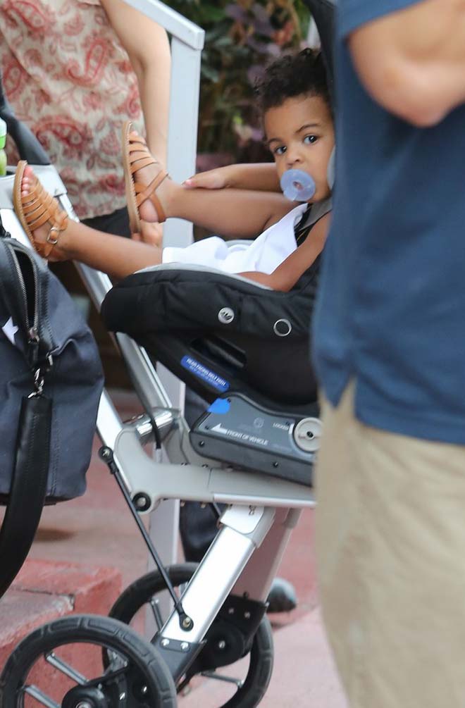 บลู ไอวี่ คาร์เตอร์ ลูกสาวของ บียอนเซ่-เจย์ซี