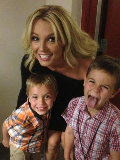 ฌอห์น เพรสตัน และ เจย์เดน เจมส์ ลูกชายของ บริทนีย์ สเปียร์