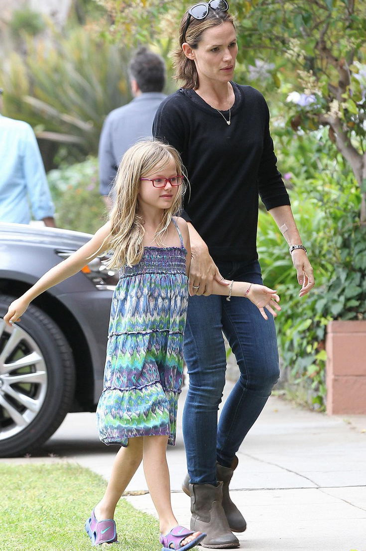 ไวโอเลต เซราฟีนา ซามูเอล 3 พี่น้องของ เจนนิเฟอร์ การ์เนอร์-เบน แอฟเฟล็ก