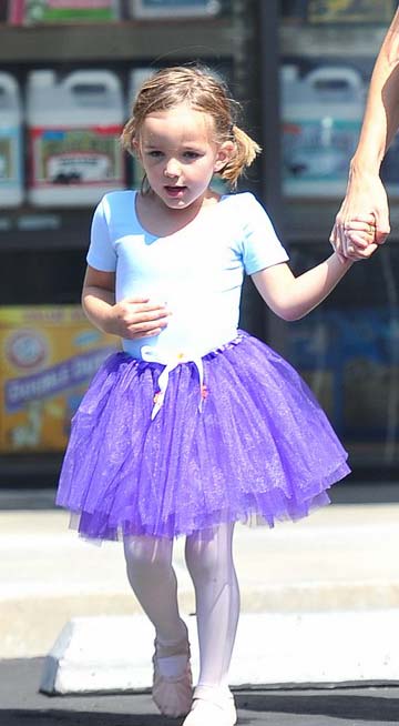 ไวโอเลต เซราฟีนา ซามูเอล 3 พี่น้องของ เจนนิเฟอร์ การ์เนอร์-เบน แอฟเฟล็ก