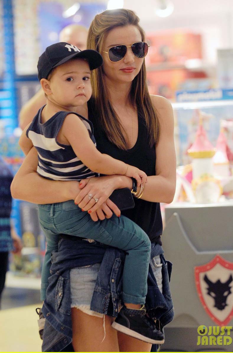 ฟลินน์ บลูม ลูกชายของ มิแรนด้า เคอร์-ออร์แลนโด้ บลูม