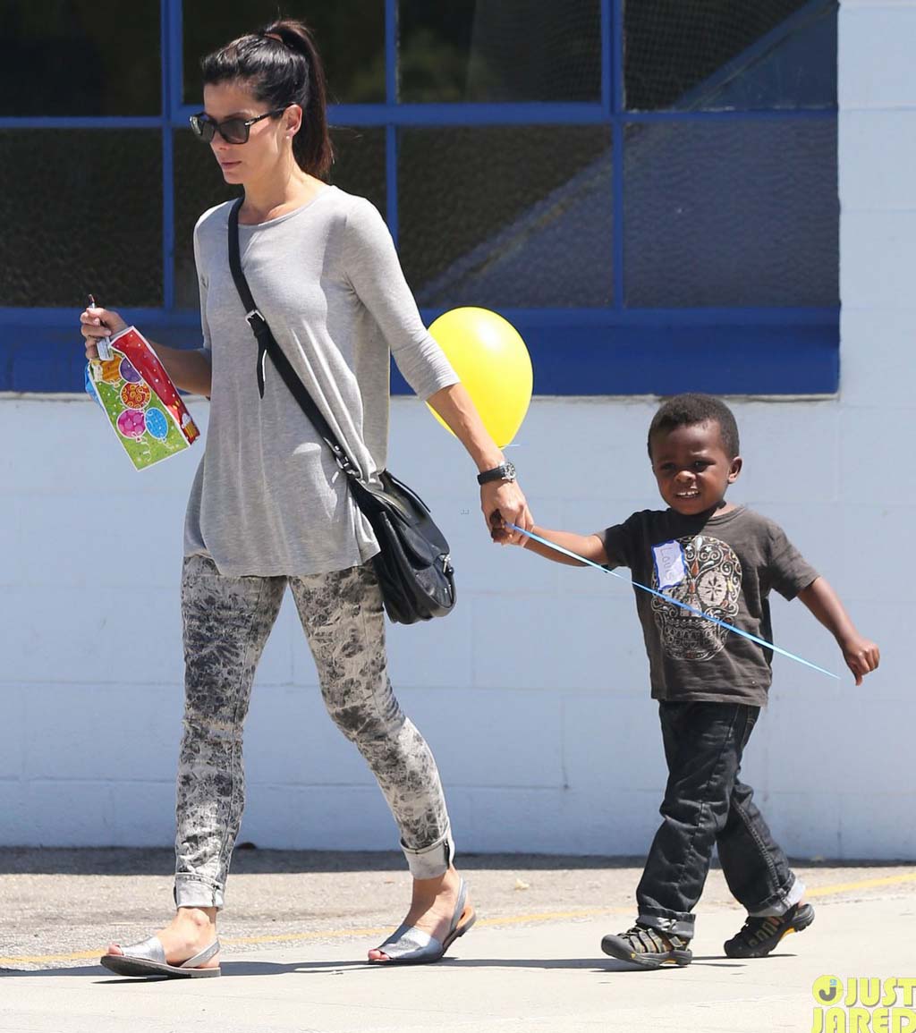 หลุยส์ บาร์โด บูลล็อก ลูกชายของ แซนดรา บูลล็อก