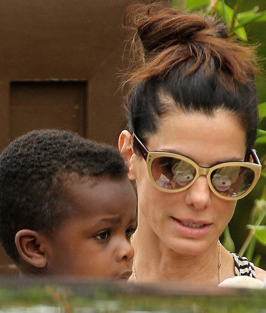 หลุยส์ บาร์โด บูลล็อก ลูกชายของ แซนดรา บูลล็อก