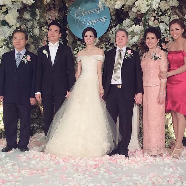  ลูกสาวเสี่ยเจียง อุ๋ย ชมศจี แต่งงานแฟนหนุ่ม ดิษฐ์ ฑิตพงษ์ บรรยากาศชื่นมื่น